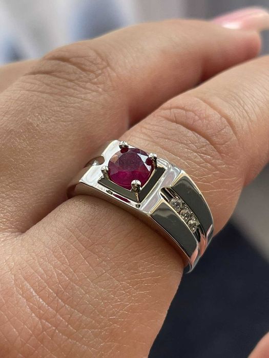 Кольцо с кроваво красным рубином размер