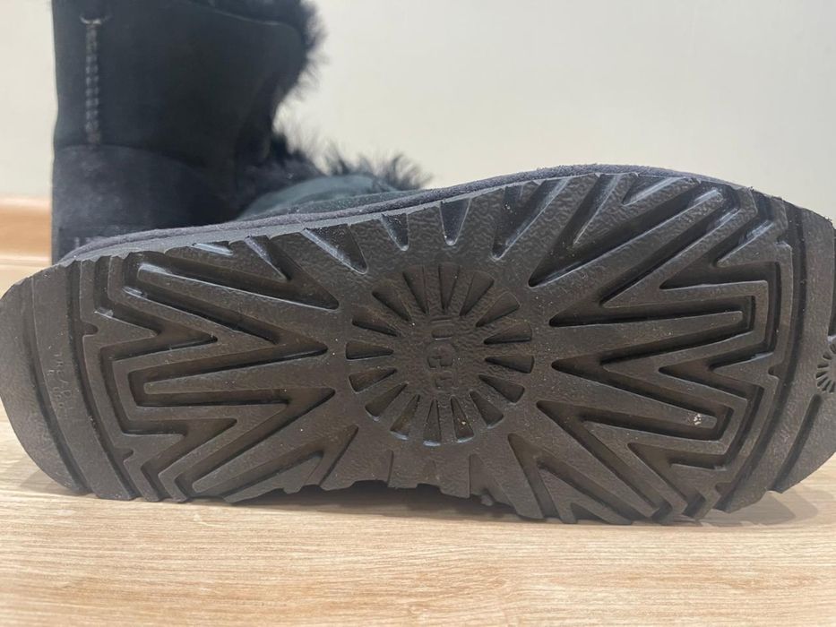 UGG жіночі чорні черевики • орігинал • натуральна шерсть • відмінний с