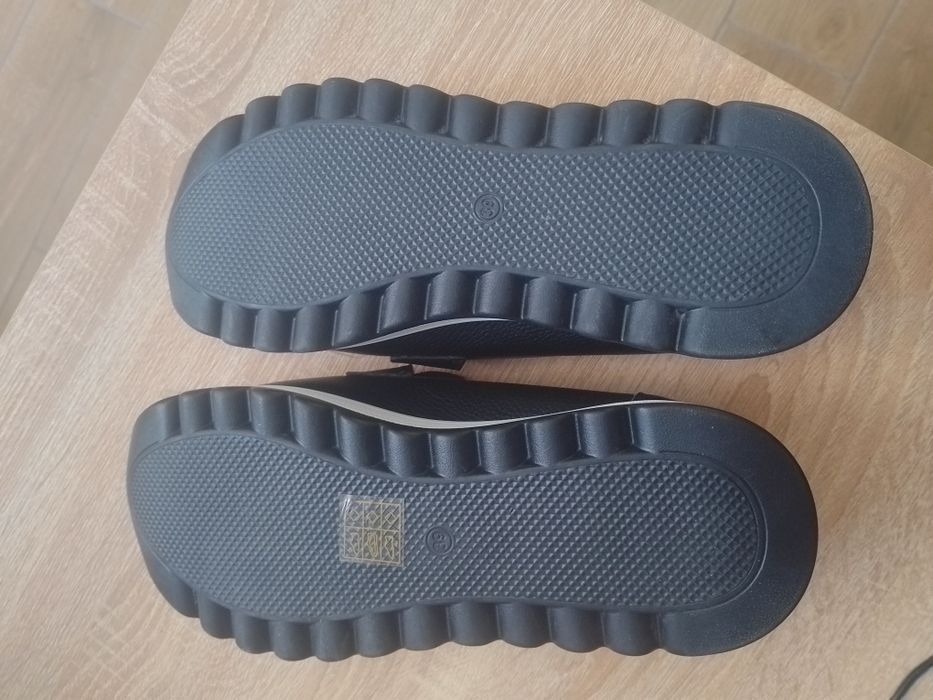 Продам жіночі мокасини