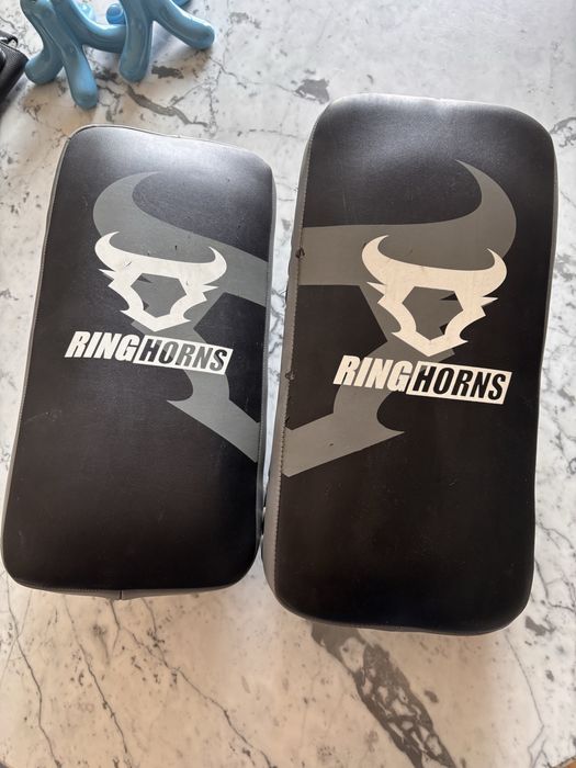 2 Plastrons Ring Horns - NOVOS