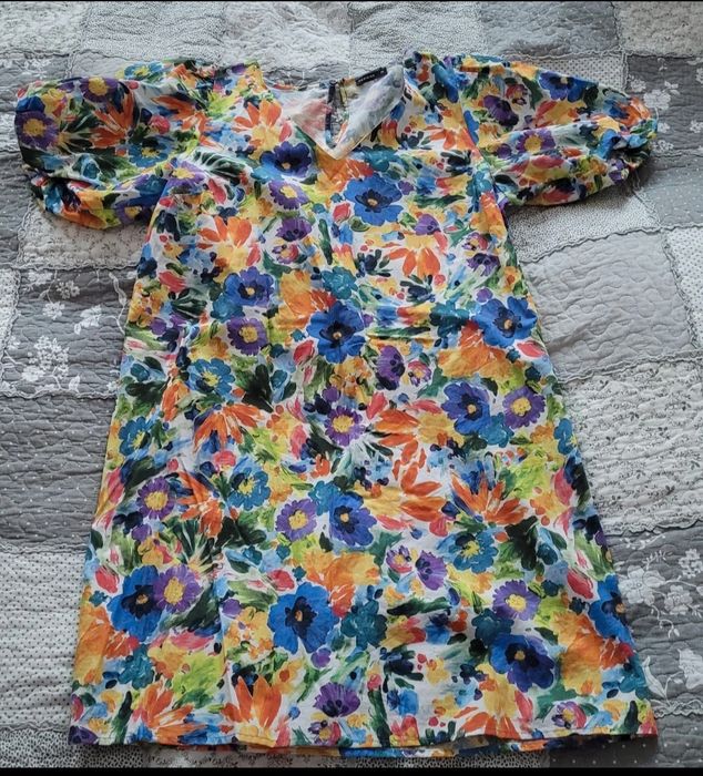 Medicine śliczna kolorowa sukienka