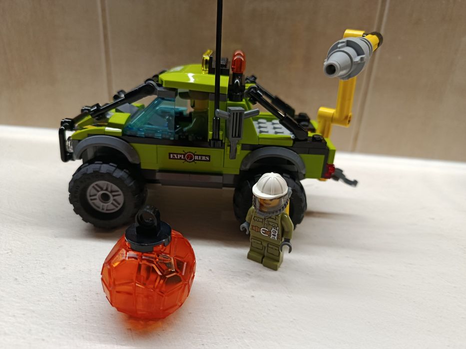 lego CITY 60121 samichod naukowców wulkan