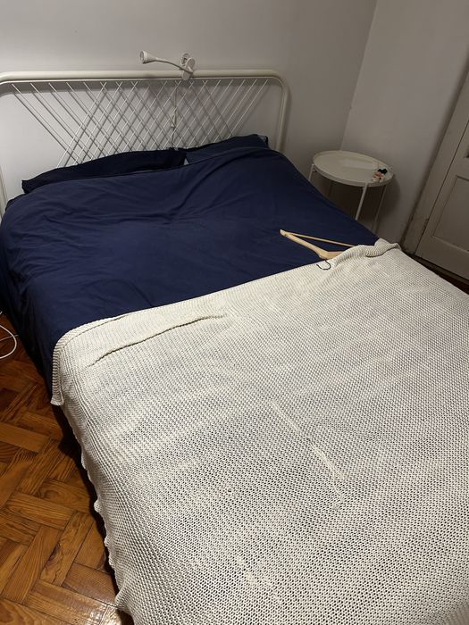 Cama e colchão de casal ikea