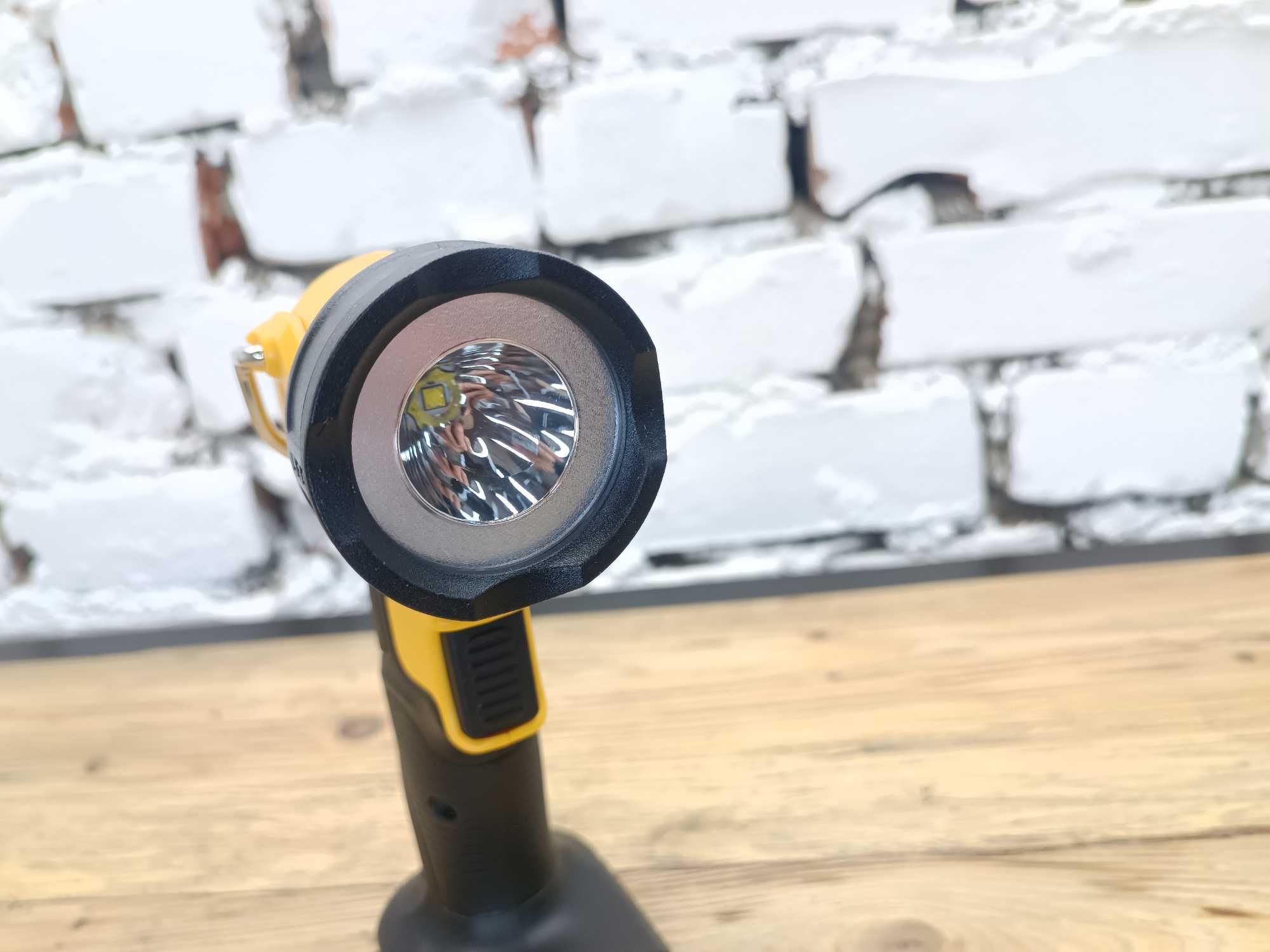 Світлодіодний ліхтарик LED DeWalt 20v DCL040 з США Оригінал