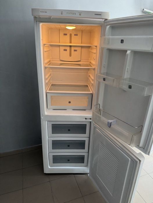 Продам дешевий холодильник б/у Indesit TI22W NoFrost.Робочий.Доставлю.