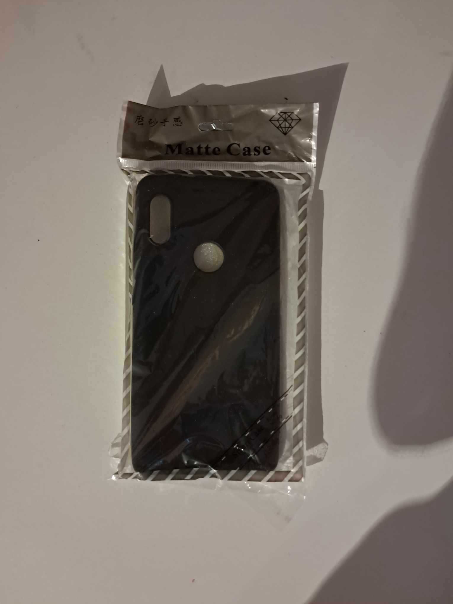Sprzedam etui na telefon wraz z szkłami hartowanymi