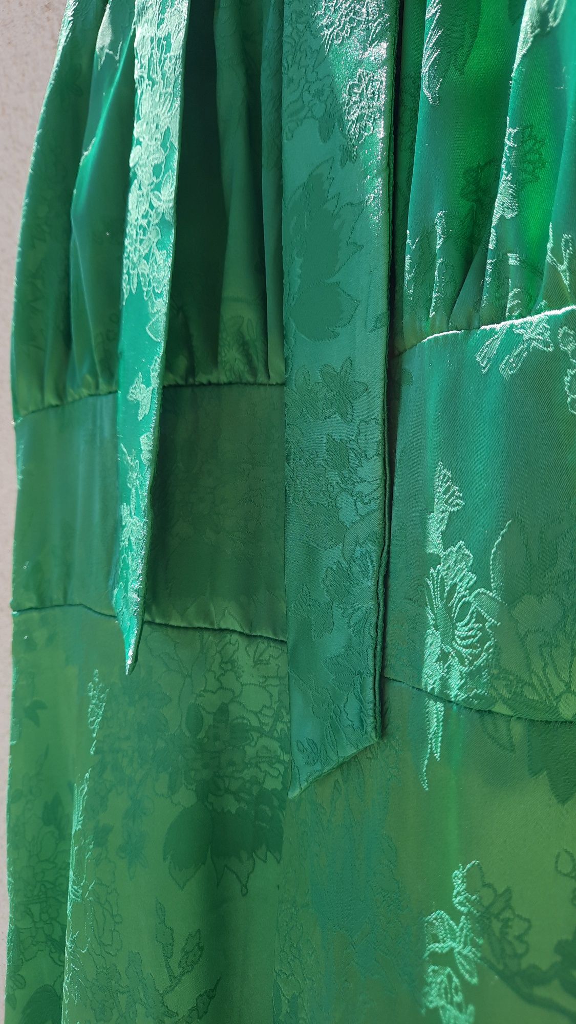 Macacão verde com padrão floral