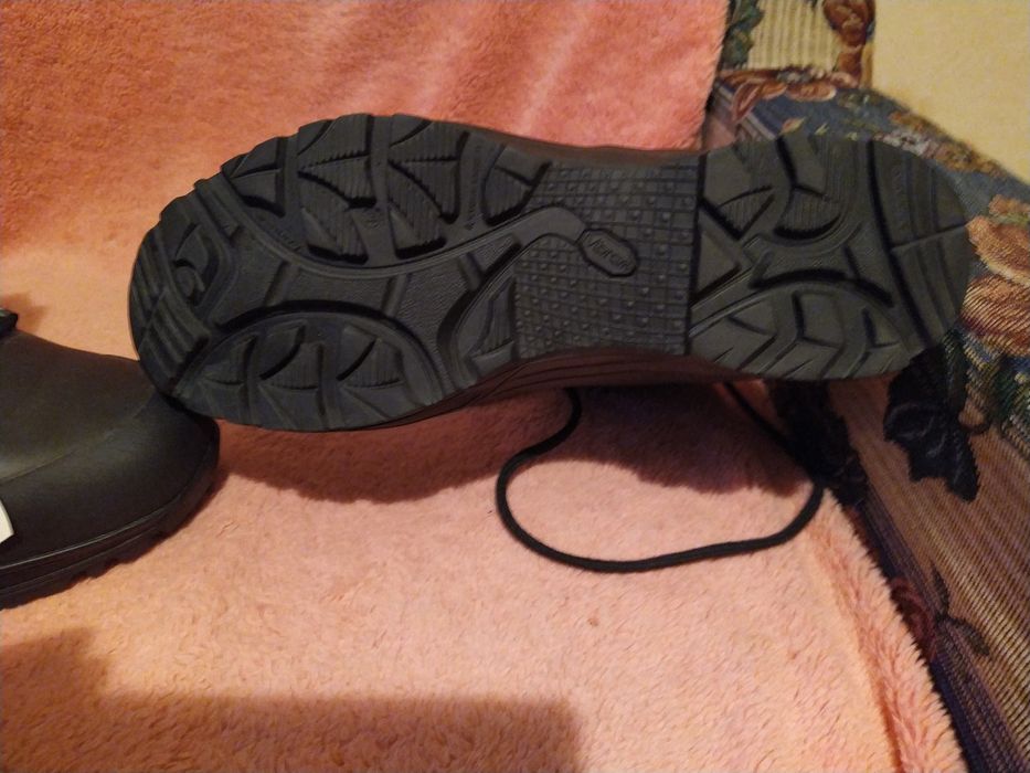 Ботинки берцы . Новые ( 41 размер) Очень крутые.