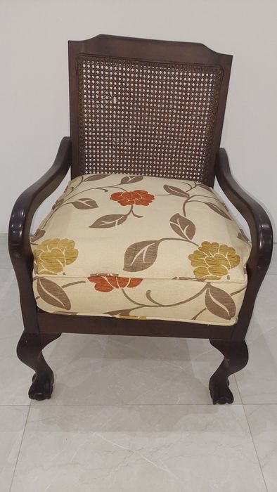 Cadeirão Antigo  de Madeira