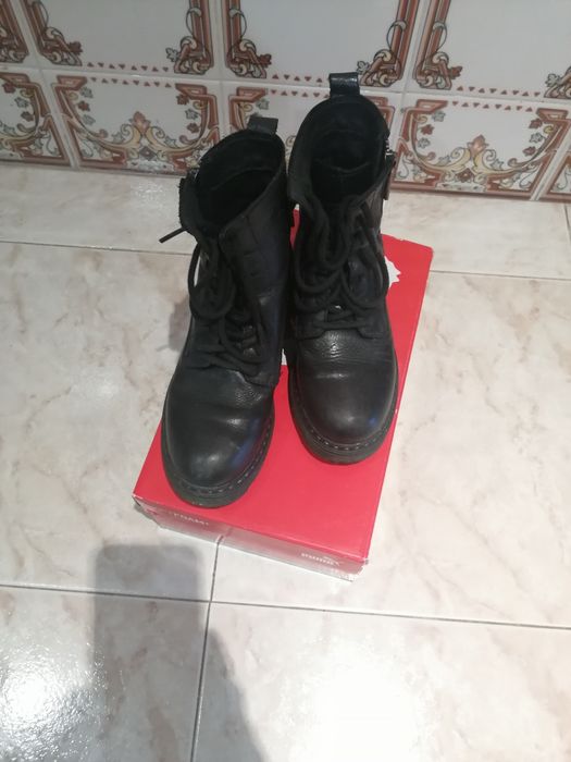 Botas em bom estado cor pretas
