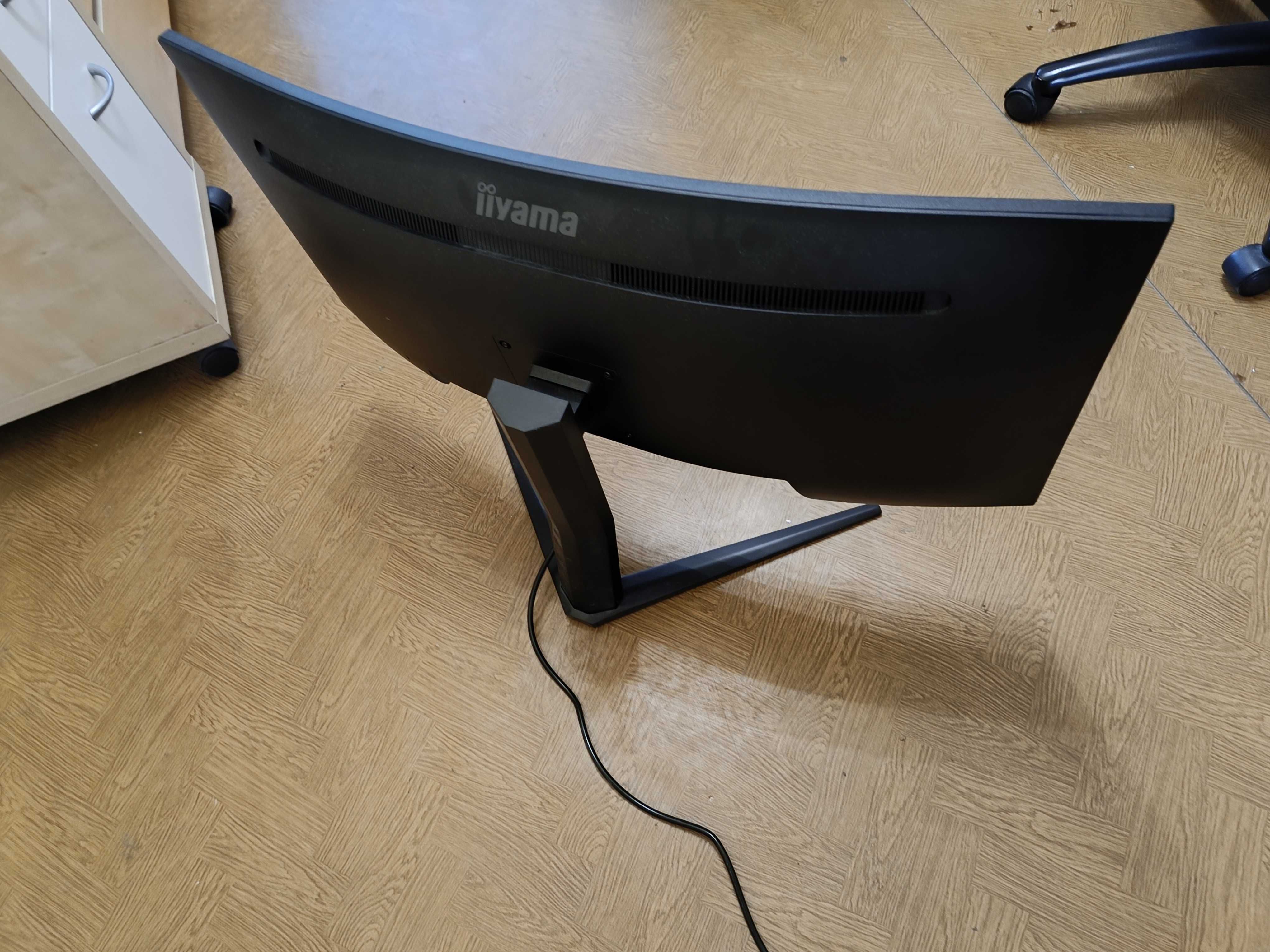 Monitor iiyama GCB3480WQSU-B1 Red Eagle uszkodzona matryca.