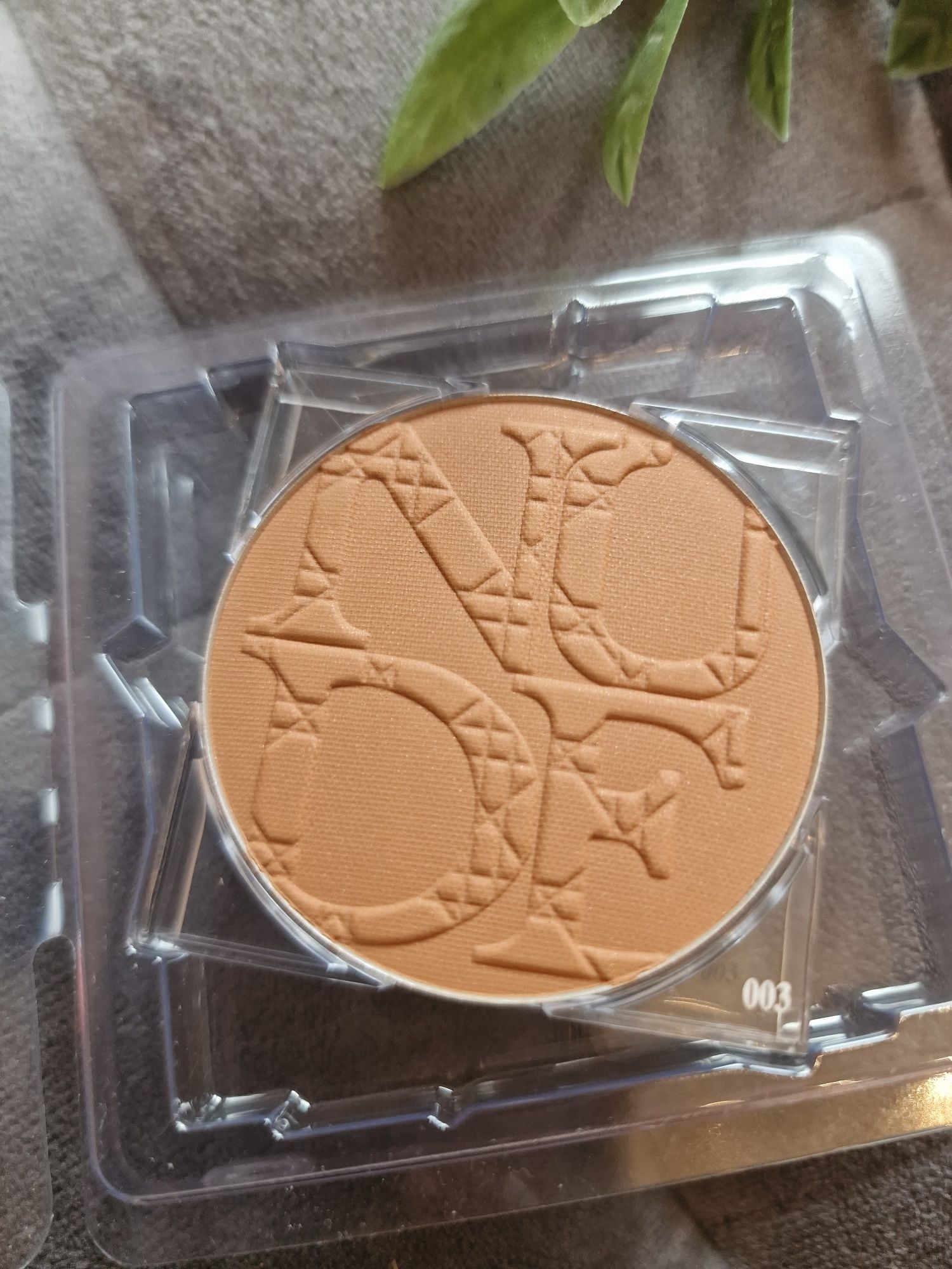 Bronzer Dior nude Kolor 003 ze złotymi drobinkami