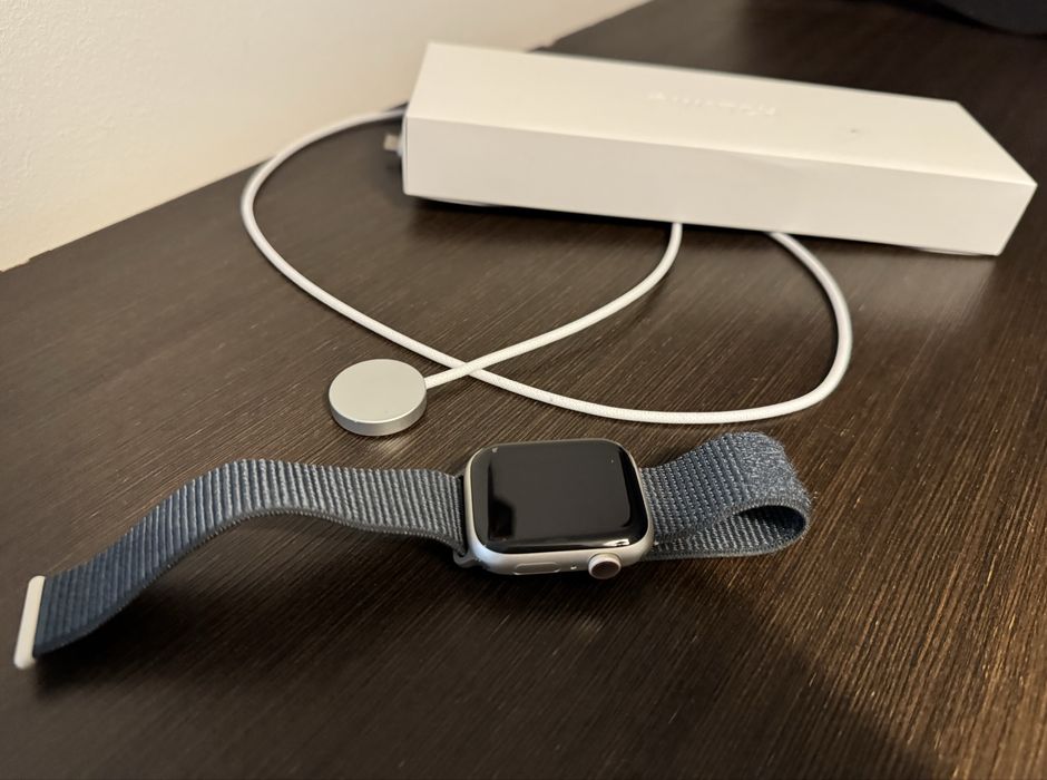 Apple Watch Series 9 • 45 mm • GPS + Cellular • Starlight