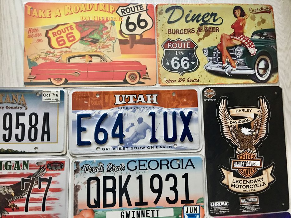 Набор автомобильных номеров и табличек для декора