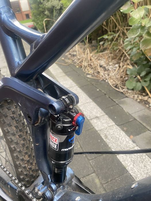 Canyon nerve 6 al 2016 rama m , na zdjęciu stara opona