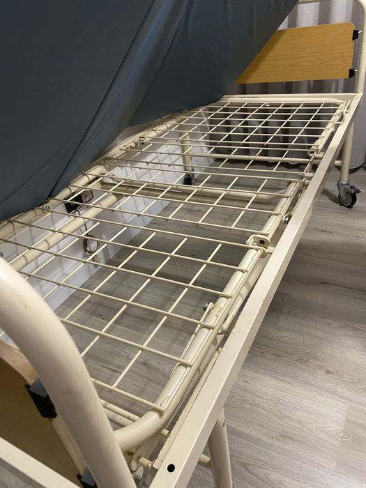 Cama articulada em ótimo estado