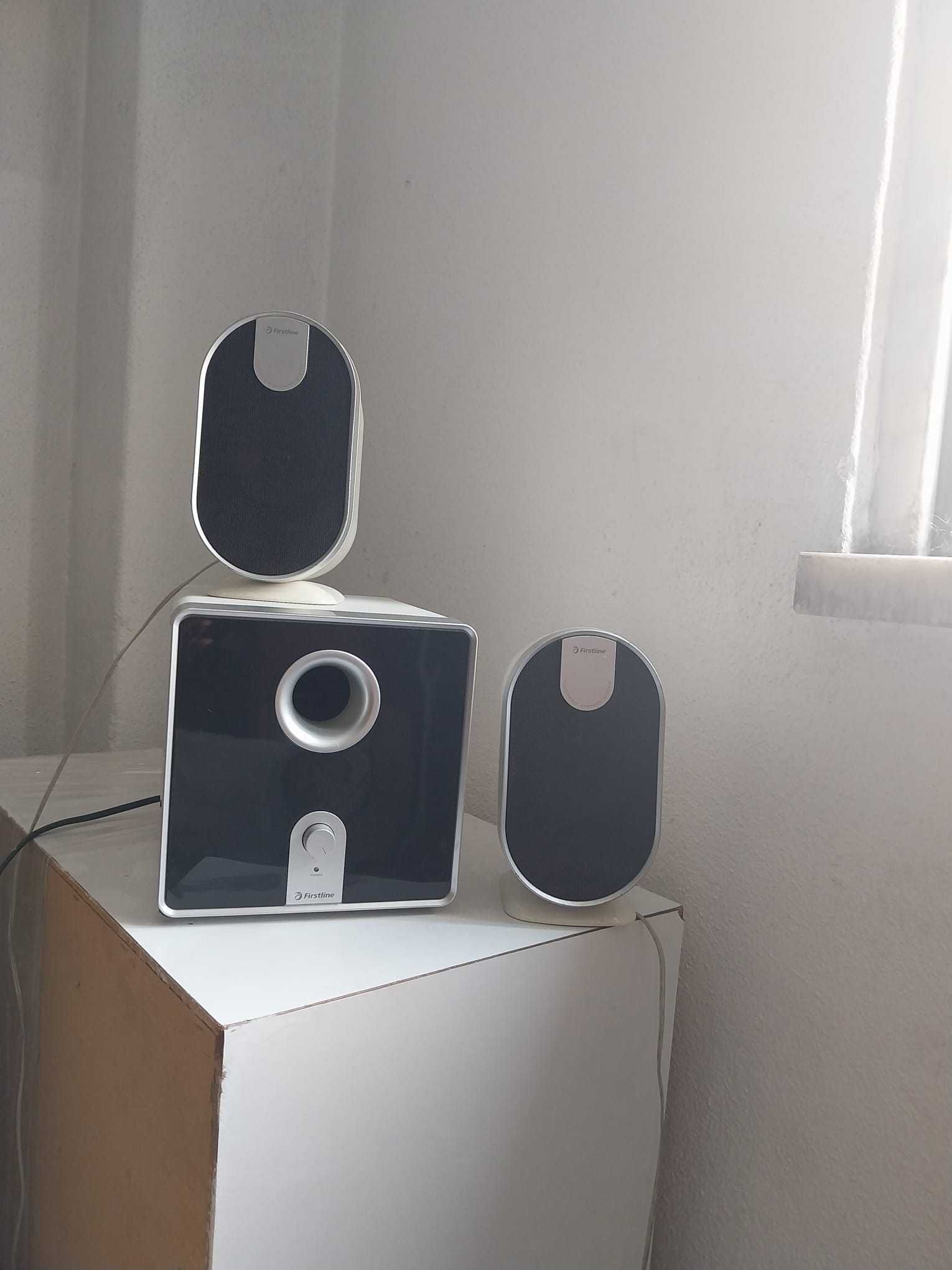Aparelho som com 2 colunas