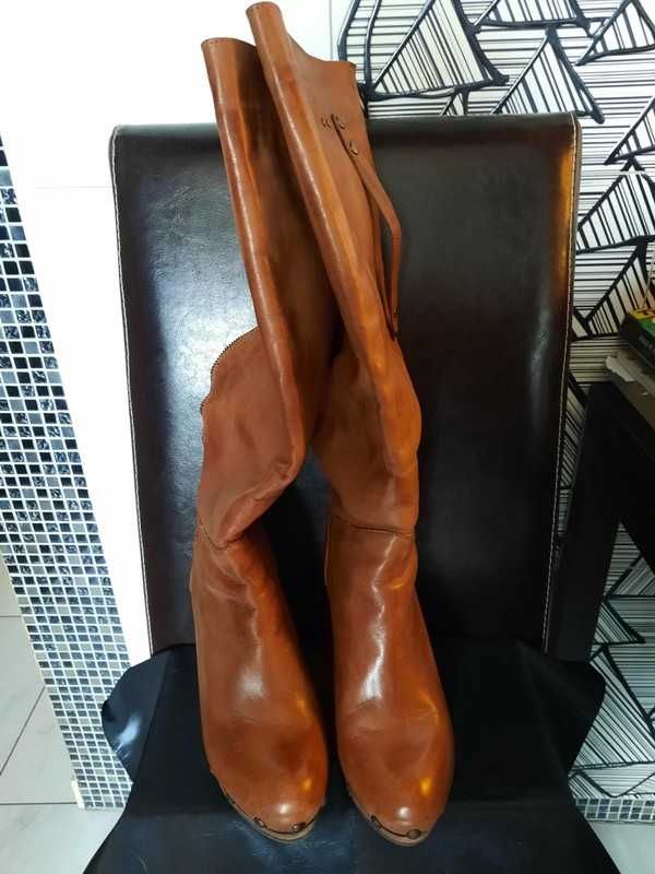 Super kobiece, skórzane, wysokie kozaki na platformie, marki Venezia.