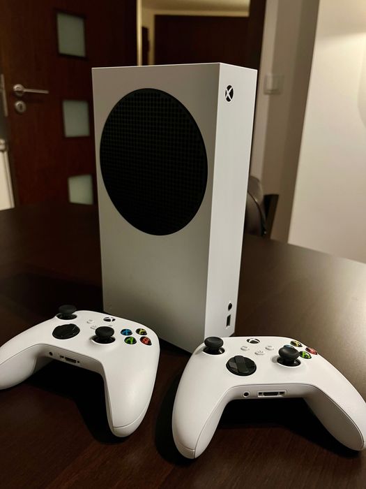 Xbox Series S 512gb com 2 comandos Xbox oficiais