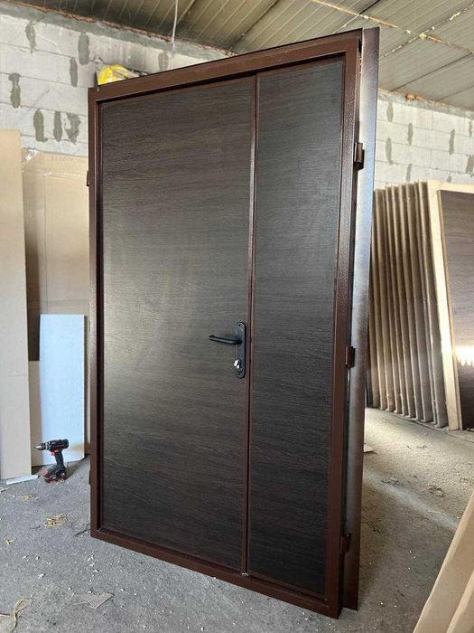 Продам двері з металу для офісу або складу