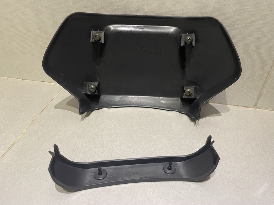 Encosto passageiro original Suzuki Burgman 650 (06)