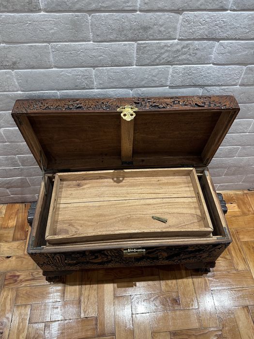 Arca em madeira trabalhada