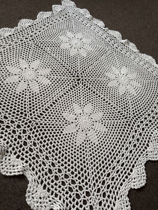 Obrus szydełkowy rękodzieło do kolekcji