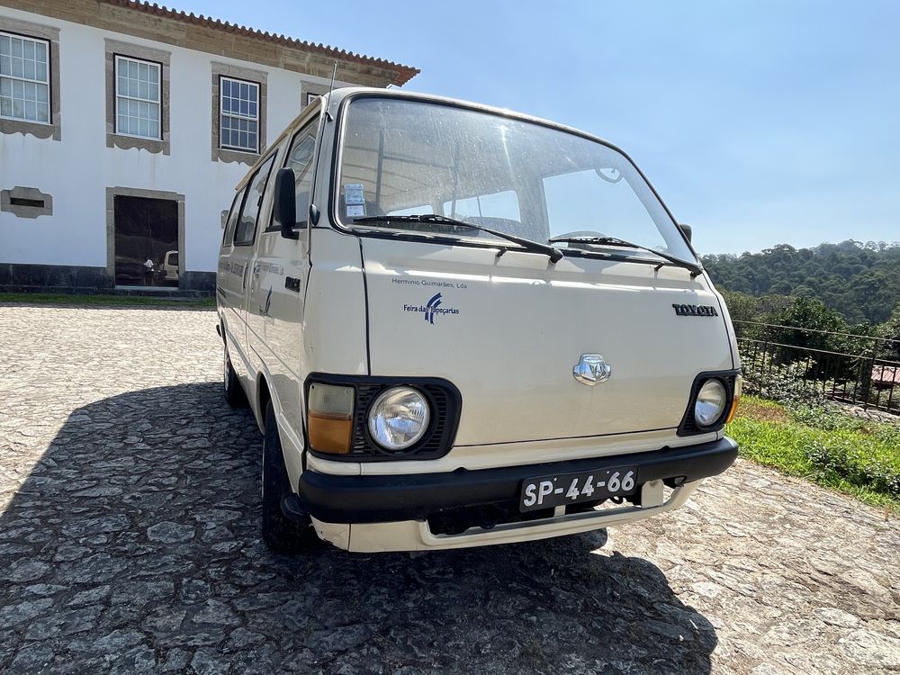 Toyota Hiace LH20 em bom estado só para peças