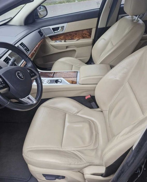 Продам Jaguar XF 2.0 2013 року у хорошому стані