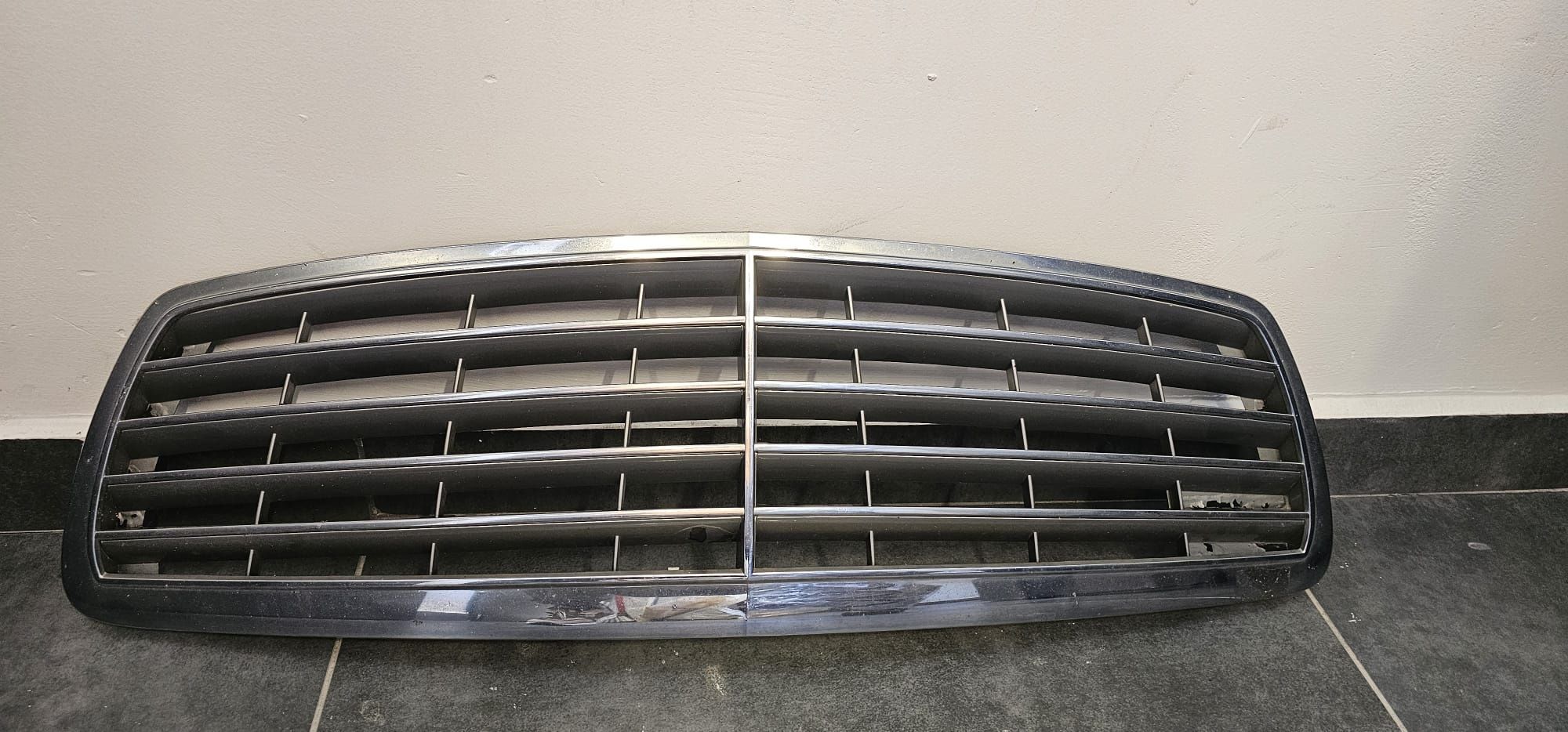 Grill Atrapa Chrom Mercedes W211 Kombi