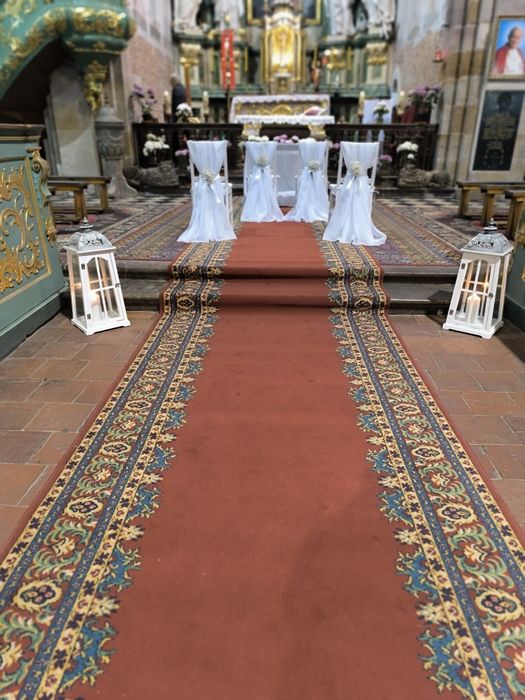 Wykonuje kompleksowe dekoracje ślubne i komunijne