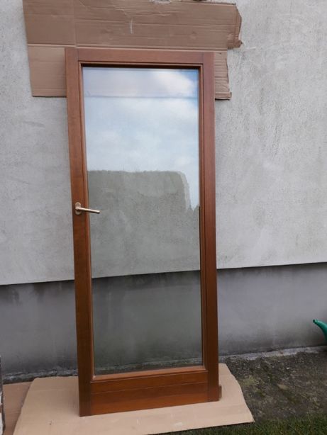 Drzwi balkonowe drewniane ( MAHOŃ ) kolor złoty dąb z roletą 227-87