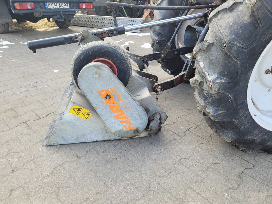 Posypywarka samozaładowcza do  małego ciągnika  na chodniki