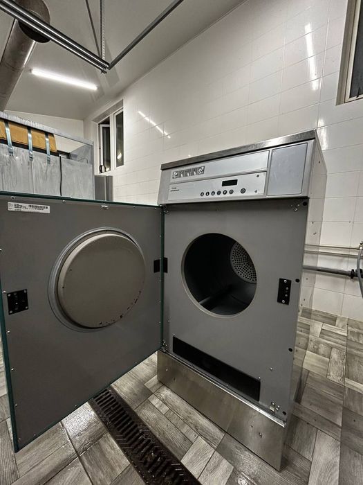 Професійна сушильна машина 10 кг Electrolux T3190(електричні і газові)