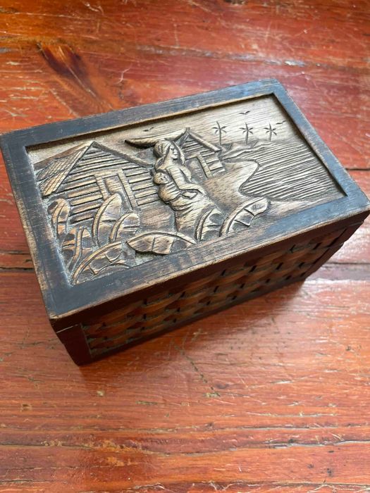 Pequena caixa de jóias artesanal
