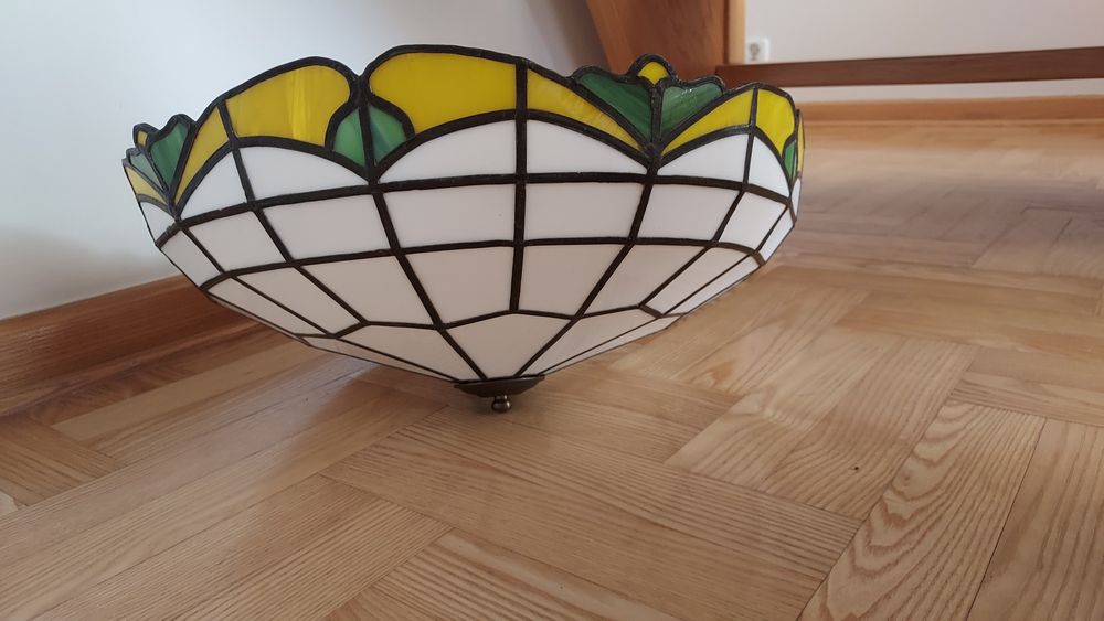 Lampa sufitowa w stylu tiffany