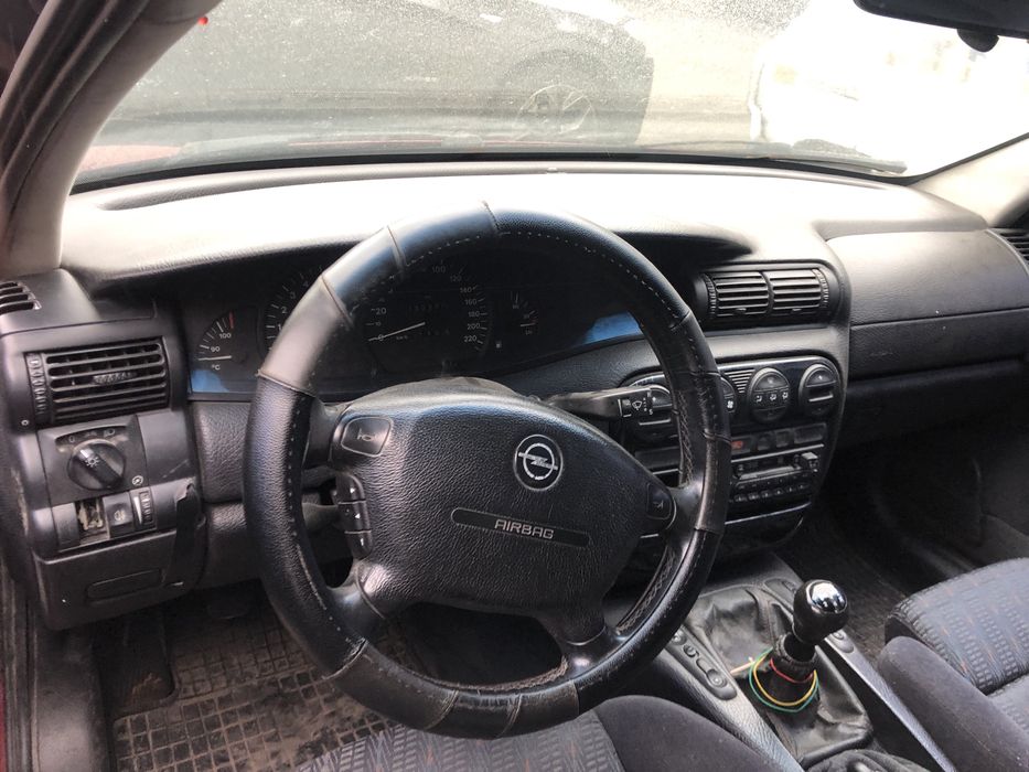 Опель Омега Б 2.0 бензин