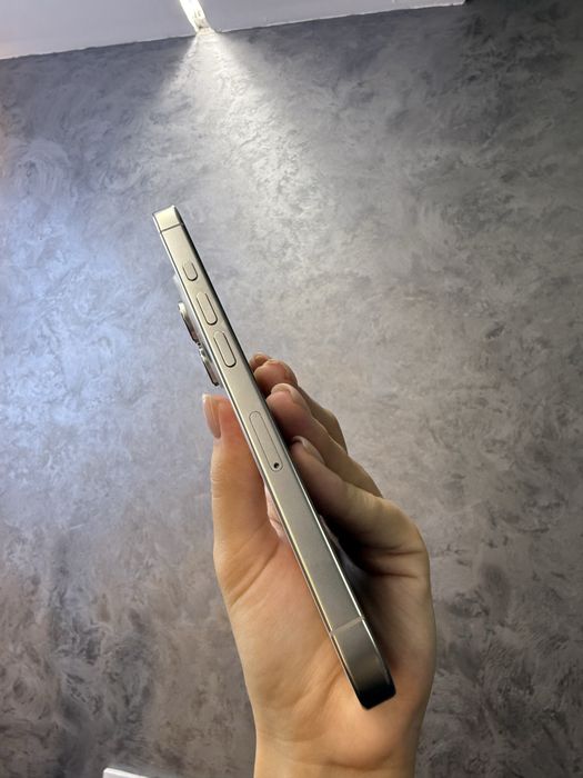 Б/у IPHONE 16Pro 256 White Titanium Neverlock Костюшка,5 igrand