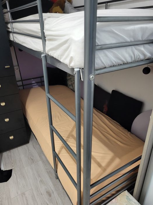Łóżko  piętrowe  .
