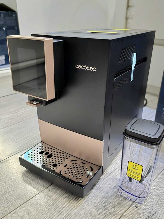 Cecotec automatyczny ekspres do kawy. Cremmaet Connected Black Rose