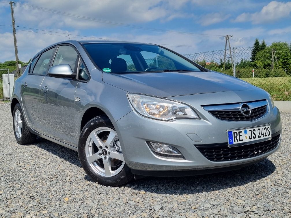 Opel Astra J Benzyna Cała Oryginał 160 Tys Przebiegu