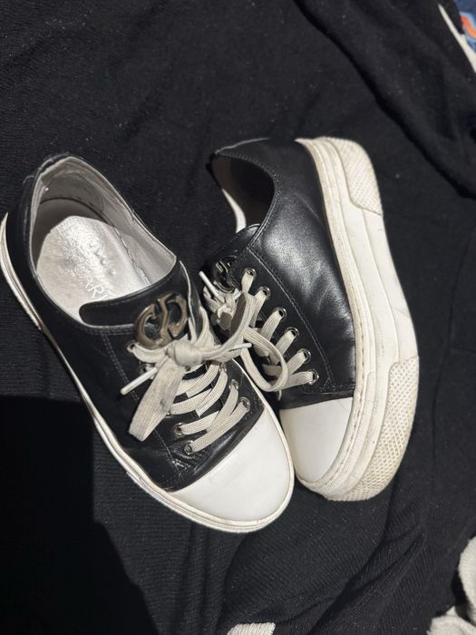 Biało czarne skórzane trampki sneakersy Carinii platforma