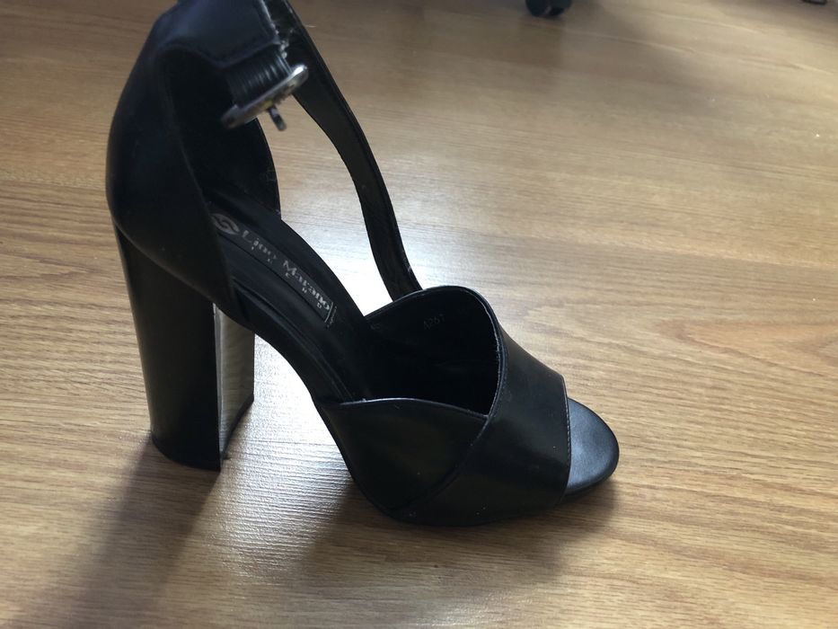 Підбори босоніжками