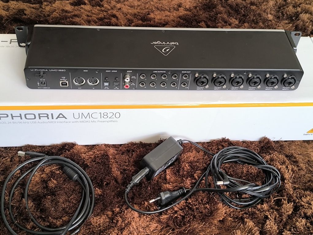 Interface de áudio Behringer UMC1820 - USB 2.0