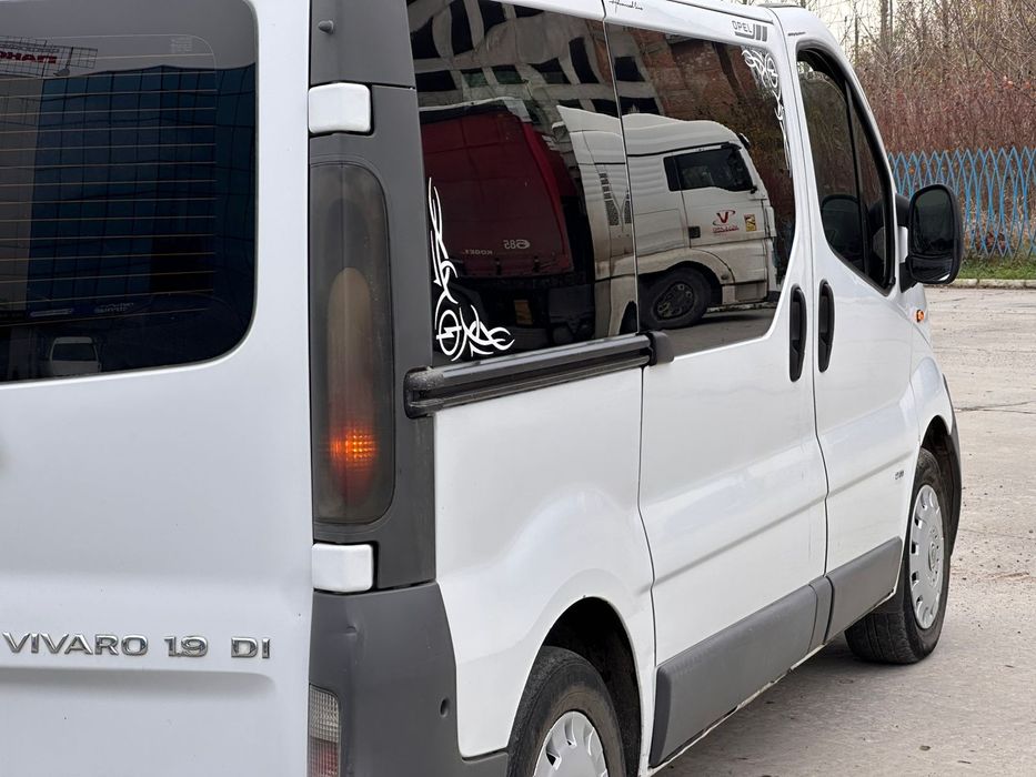 Opel Vivaro 9 місць