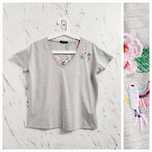 T-shirt basic krótki rękaw z haftem dekolt V