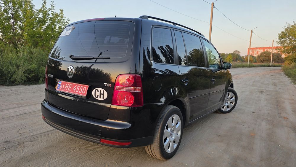 Продаи Volkswagen Touran 2009 року