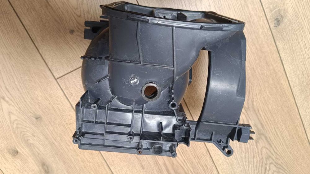 Продам корпус кожух на двигатель пылесоса Philips FC8761, б/у