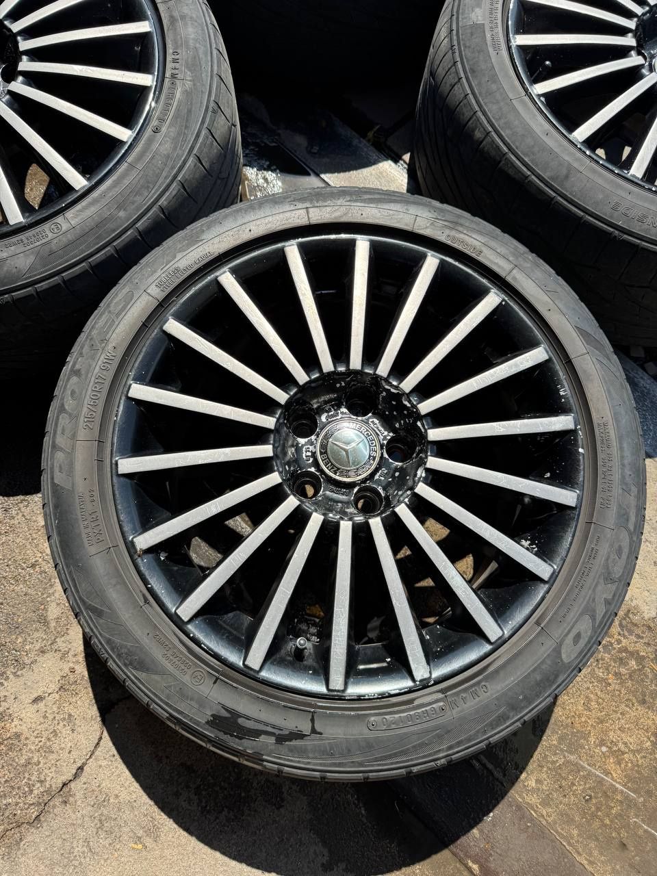 Продам 4 легкосплавні диски 5×112 з резиною 215/50-17
