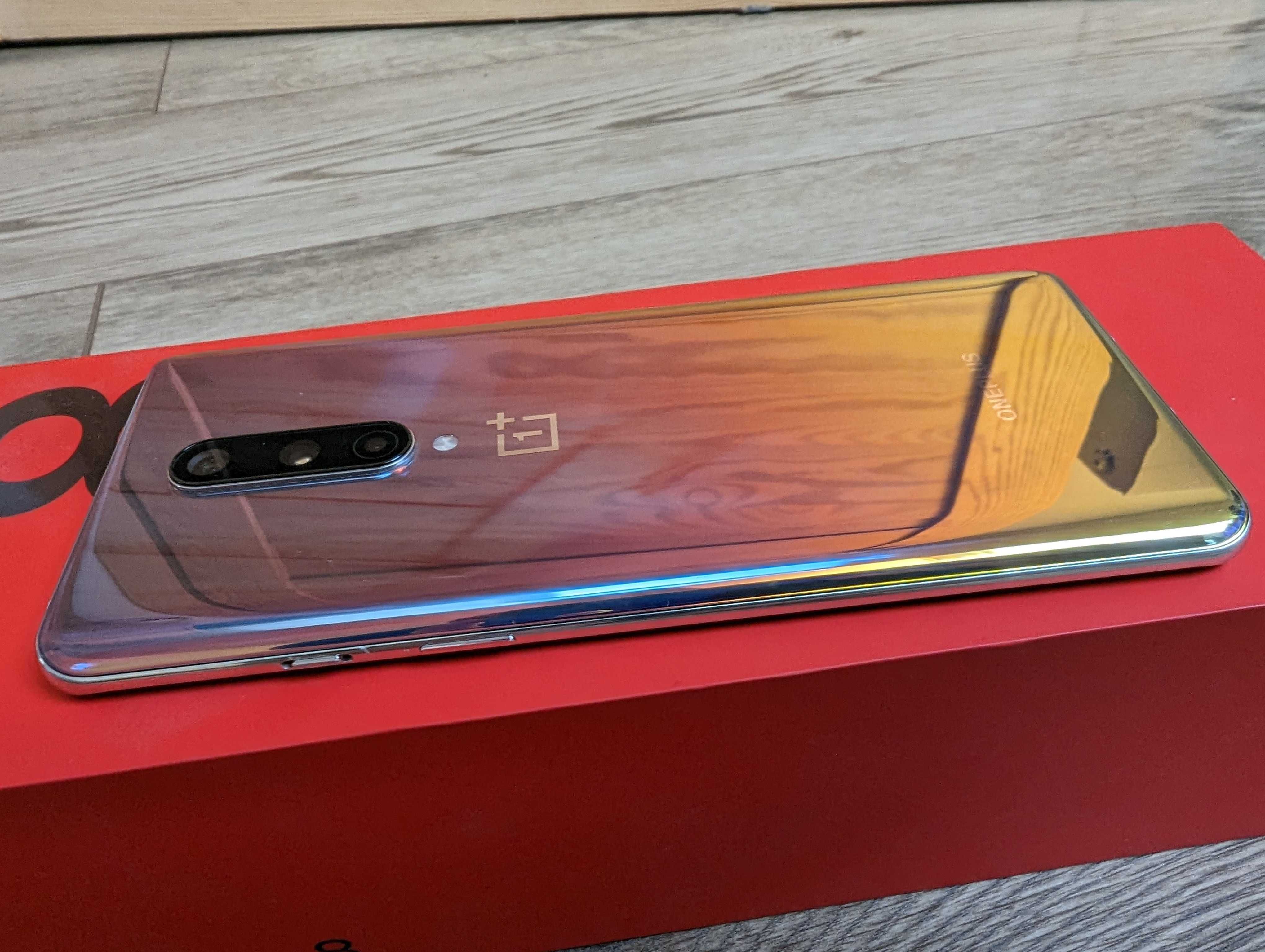 OnePlus 8 5G 8/128GB Interstellar Glow + gratisy - stan bardzo dobry